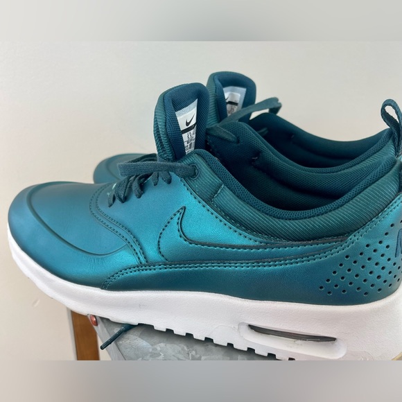 Rare Nike Air Max Thea Sneakers, Size 8 - Picture 2 of 4